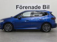 begagnad BMW 220 Active Tourer 225 e xDrive M Sport Drag Rattvärme HiFi 2024, Minibuss