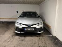 Begagnad Toyota Camry Hybrid 218 HK (160 kW) 2023