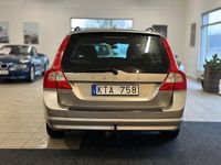 Begagnad Volvo V70 Kinetic 145 HK (106 kW) 2010 Ljusbrun Kombi