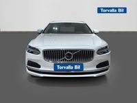 Begagnad Volvo V90 Core 350 HK (257 kW) 2023 Crystal white Kombi