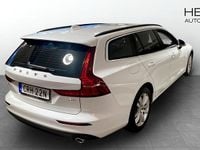 Begagnad Volvo V60 Momentum 197 HK (144 kW) 2022 Vit Kombi