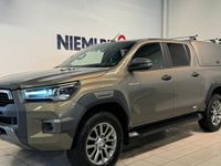 begagnad Toyota HiLux Dubbelhytt 2.8 4WD Drag JBL Navi Kåpa SoV 2020, Transportbil