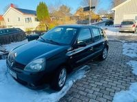 Begagnad Renault Clio II 75 HK (55 kW) 2004 Halvkombi