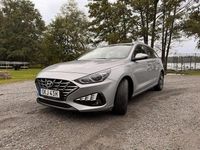 Begagnad Hyundai i30 Essential 120 HK (88 kW) 2023 Grå Kombi
