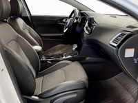 Begagnad Kia Ceed Advance 141 HK (103 kW) 2022 Vit Halvkombi