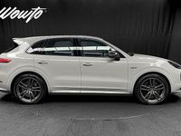 Begagnad Porsche Cayenne Turbo S 549 HK (403 kW) 2023 Ljusgrå SUV