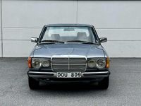 Begagnad Mercedes 230 SE 109 HK (80 kW) 1981 Ljusblå Sedan