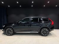 Begagnad Volvo V60 CC Momentum 190 HK (139 kW) 2018 Onyx black metallic Kombi