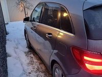 Begagnad Mercedes B200 136 HK (100 kW) 2018 Minibuss
