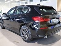 Begagnad BMW 118 Sport Line 136 HK (100 kW) 2021 Svart Halvkombi