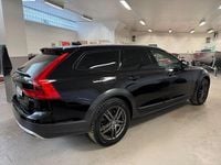 Begagnad Volvo V90 CC Momentum 190 HK (139 kW) 2019 Svartmetallic Kombi