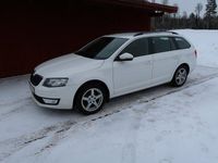 Begagnad Skoda Octavia Ambition 150 HK (110 kW) 2015 Vit Halvkombi