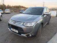 Begagnad Mitsubishi Outlander 150 HK (110 kW) 2015 Grå SUV