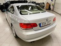 Begagnad BMW 325 218 HK (160 kW) 2006 Ljusgrå Sportkupé