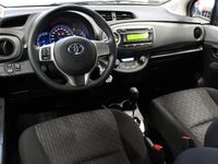 begagnad Toyota Yaris Hybrid e-CVT(101hk)Servad/Ny Besiktad UA