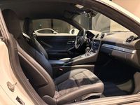 Begagnad Porsche 718 Cayman 301 HK (221 kW) 2019 Vit Sportkupé