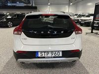 Begagnad Volvo V40 CC Momentum 177 HK (130 kW) 2014 Ice white med klarlack Kombi