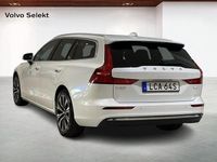 Begagnad Volvo V60 Core 355 HK (261 kW) 2023 Vit Kombi
