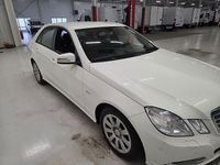 Begagnad Mercedes E200 Classic 136 HK (100 kW) 2013 Vit Sedan