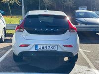 Begagnad Volvo V40 Kinetic 120 HK (88 kW) 2016 Vit Kombi