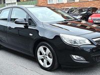 Begagnad Opel Astra Enjoy 140 HK (102 kW) 2011 Svart Halvkombi
