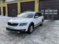 Begagnad Skoda Octavia Scout 150 HK (110 kW) 2016 Kombi