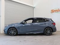 begagnad BMW M135 i xDrive M Sport COCKPIT H/K ADAPTIV FART HuD 19" 306hk