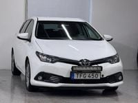 Begagnad Toyota Auris Business Edition 112 HK (82 kW) 2015 Vit Halvkombi