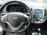 begagnad Hyundai i30 cw 1.6 Euro 5, S&V-hjul Tvåägarebil !!
