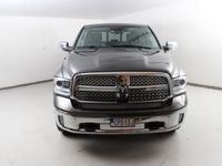 begagnad Dodge Ram Crew Cab Laramie MOMS / DRAG / V-HJUL /