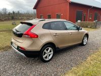 begagnad Volvo V40 CC D3 Geartronic Summum Euro 5 Panorama