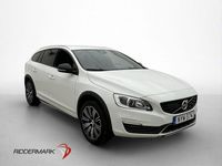 Begagnad Volvo V60 CC Momentum 150 HK (110 kW) 2016 Vit Kombi