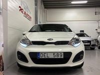 Begagnad Kia Rio 84 HK (61 kW) 2013 Vit Halvkombi