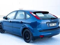 Begagnad Ford Focus 125 HK (91 kW) 2006 Blå Halvkombi