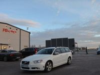 Begagnad Volvo V70 R-Design 231 HK (169 kW) 2010 Vit Kombi