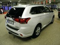 Begagnad Mitsubishi Outlander P-HEV 122 HK (89 kW) 2016 Vit Kombi