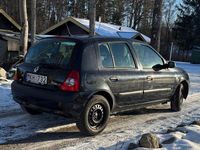 Begagnad Renault Clio R.S. 75 HK (55 kW) 2006 Svart metallic Halvkombi