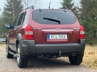 Begagnad Hyundai Tucson 175 HK (128 kW) 2006 Vinröd. SUV