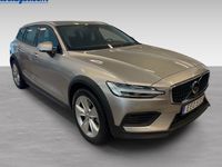 begagnad Volvo V60 CC B4 AWD Diesel Core 2023, Kombi