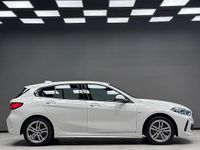 Begagnad BMW 118 M Sport 136 HK (100 kW) 2021 Vit Halvkombi