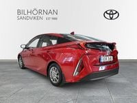 Begagnad Toyota Prius Plug-in Hybrid Executive 124 HK (91 kW) 2018 Röd Halvkombi