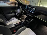 Begagnad Peugeot e-2008 GT 100 kW (136 HK) 2021 Pärlemor SUV