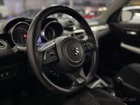 Begagnad Suzuki Swift 83 HK (61 kW) 2023 Fervent red Halvkombi