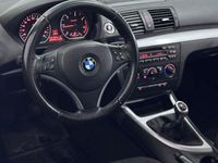 Begagnad BMW 118 Advantage 143 HK (105 kW) 2007 Vit Halvkombi