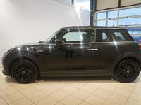 Begagnad Mini Cooper Essential 110 kW (150 HK) 2022 Svart Halvkombi