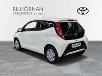 begagnad Toyota Aygo 1.0 X Play Style Pack Vinterhjul