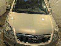 Begagnad Opel Zafira 140 HK (102 kW) 2006 Beige/grå Minibuss