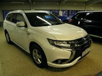 Begagnad Mitsubishi Outlander P-HEV 122 HK (89 kW) 2016 Vit Kombi