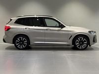 Begagnad BMW iX3 M Sport 210 kW (286 HK) 2024 Grå (kaschmir silver metallic) SUV