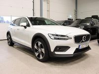 Begagnad Volvo V60 CC Momentum 190 HK (139 kW) 2019 Vit Kombi